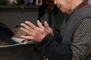 糸をよりチャンをつける