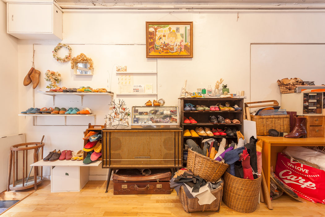 COCO hand work shoesの店内01